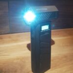 Jetbro Edge luftblåsare med aktiverad LED-lampa på träyta